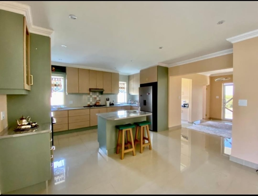 5 Bedroom Property for Sale in Pearly Beach Western Cape